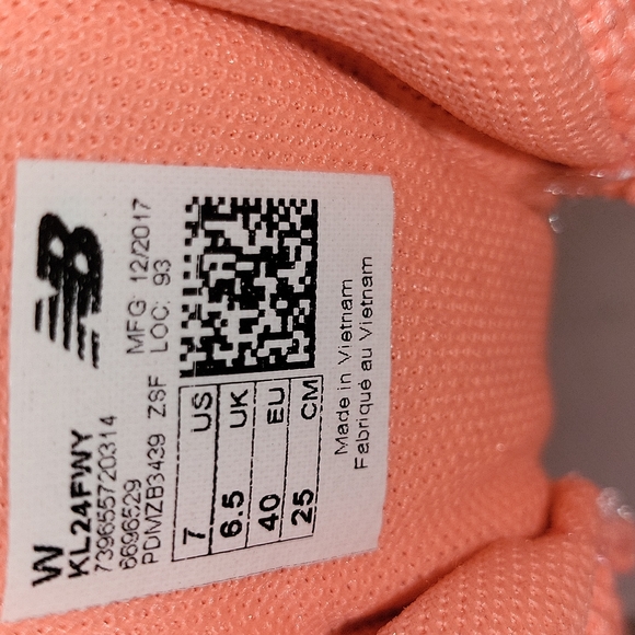 New Balance size 7 Youth/9 Womens - Picture 5 of 5